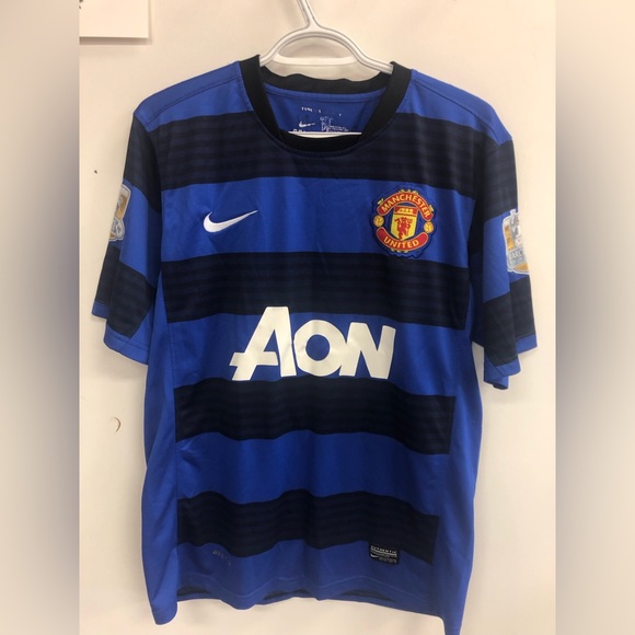 MANCHESTER UNITED NIKE SOCCER JERSEY 2010-2011 set with shorts size small - Picture 2 of 8